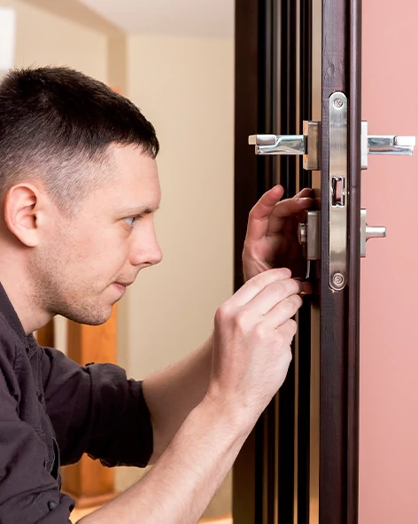 : Professional Locksmith For Commercial And Residential Locksmith Services in Tamiami, FL