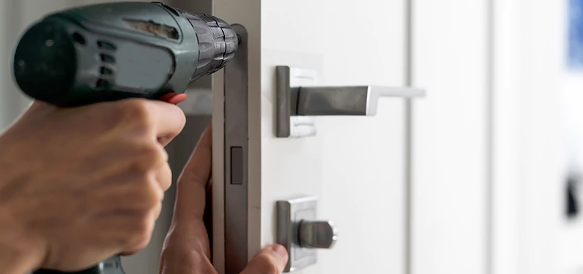 Locksmith For Lock Replacement Near Me in Tamiami