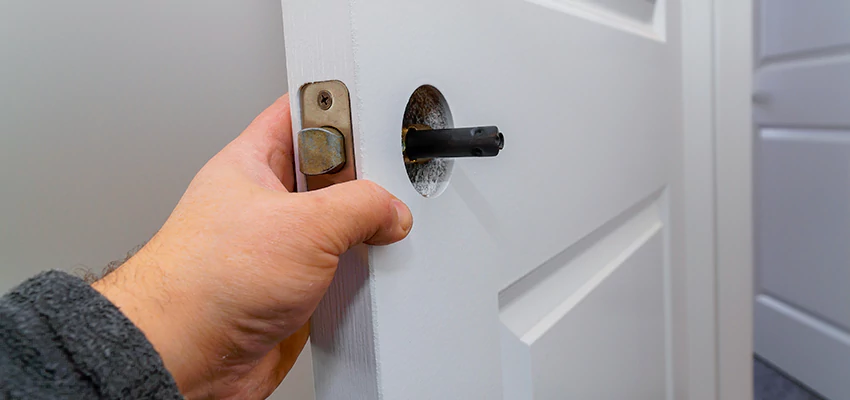 Nighttime Locksmith For Lock Repair in Tamiami