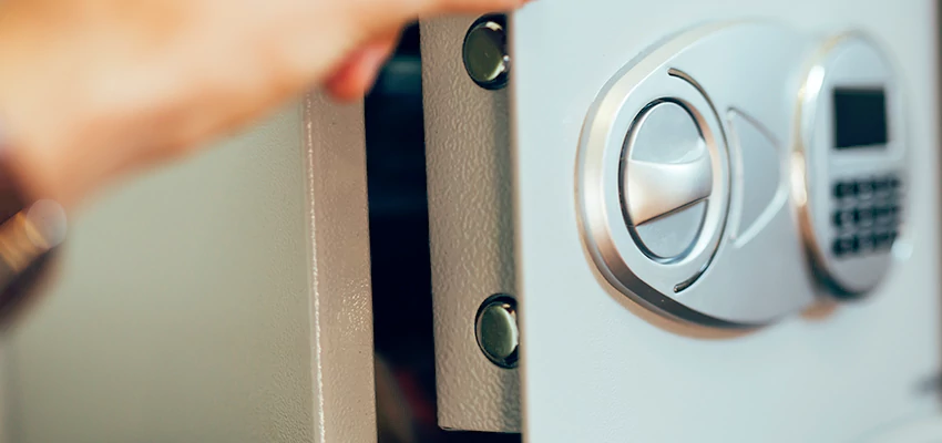 Fingerprint Safe Openers in Tamiami, FL