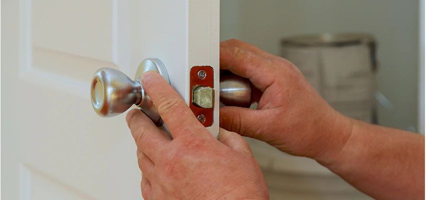 AAA Locksmiths For lock Replacement in Tamiami
