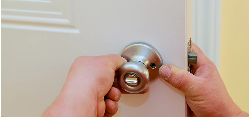 After-hours Locksmith For Lock And Key Installation in Tamiami